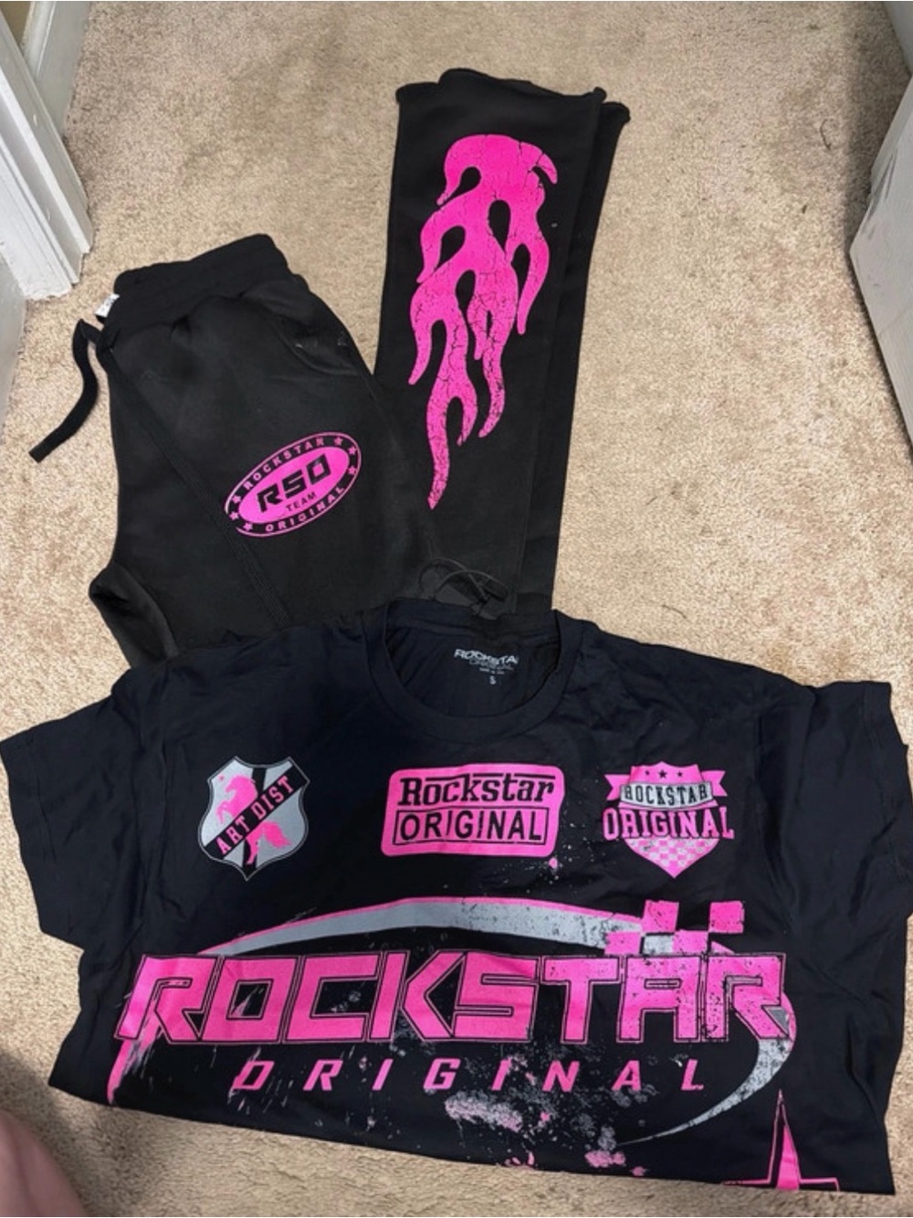 Rockstar original Black & Hot Pink Logo Sweatpants and tshirt